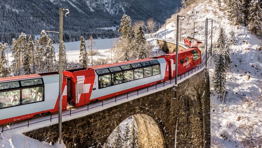Kereta Panorama Premium (Tangkapan layar Switzerland)