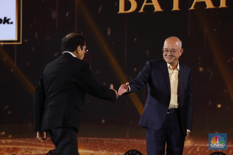 Low Tuck Kwong dalam acara CNBC Indonesia Award 2022. (CNBC Indonesia/Tri Susilo)