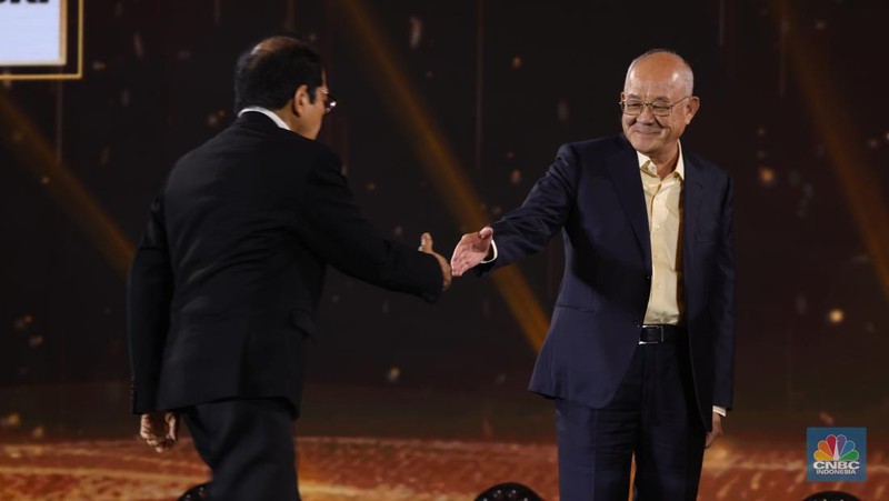 Low Tuck Kwong dalam acara CNBC Indonesia Award 2022. (CNBC Indonesia/Tri Susilo)