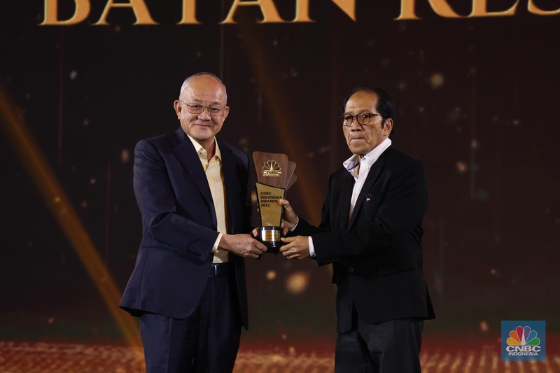 Low Tuck Kwong dalam acara CNBC Indonesia Award 2022. (CNBC Indonesia/Tri Susilo)