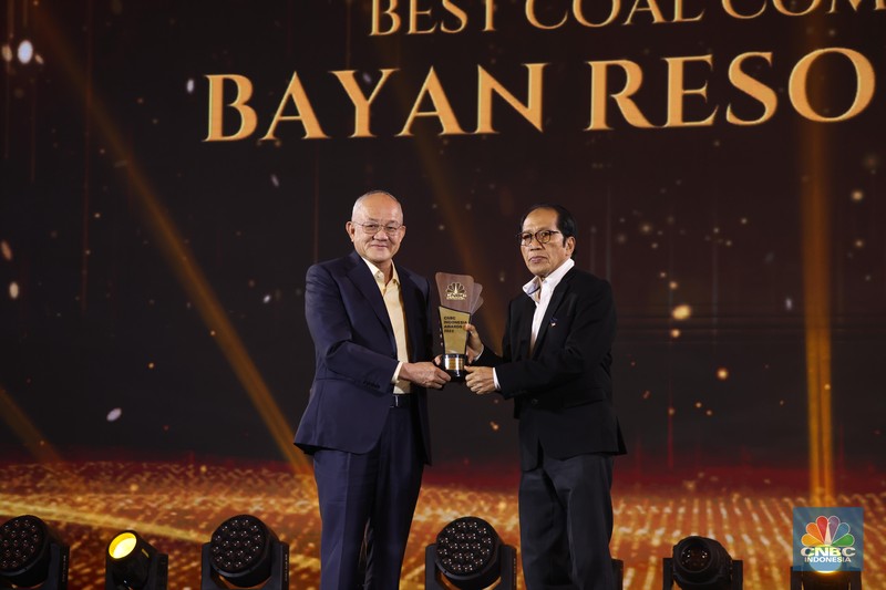Low Tuck Kwong dalam acara CNBC Indonesia Award 2022. (CNBC Indonesia/Tri Susilo)
