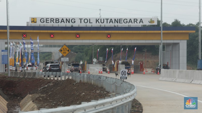 Mobil mentasi di lalan Tol Jakarta-Cikampek (Japek) II Selatan Segmen Sadang-Kutanegara, Jawa Barata, Senin (26/12/2022). Mobil mentasi di lalan Tol Jakarta-Cikampek (Japek) II Selatan Segmen Sadang-Kutanegara, Jawa Barata, Senin (26/12/2022). (²©²ÊÍøÕ¾/Andrean Kristianto)