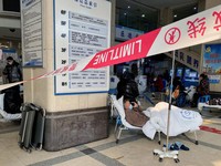 Potret Horor Covid China, Pasien Terdampar di Luar RS