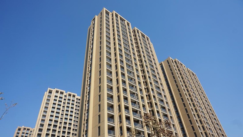 COVID-19 di China kembali melonjak. Otoritas China pun harus menambah tempat karantina pasien COVID-19, salah satunya di kawasan apartemen tanpa penghuni. (Future Publishing via Getty Images)
