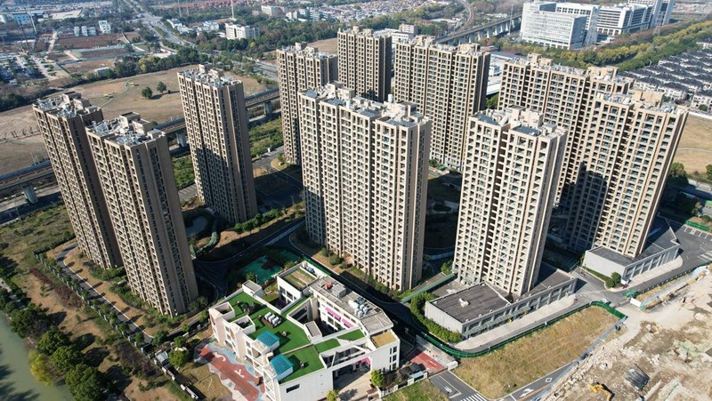 COVID-19 di China kembali melonjak. Otoritas China pun harus menambah tempat karantina pasien COVID-19, salah satunya di kawasan apartemen tanpa penghuni. (Future Publishing via Getty Images)