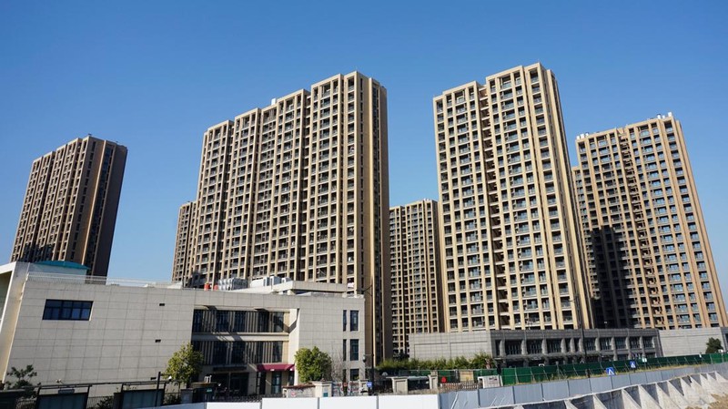 COVID-19 di China kembali melonjak. Otoritas China pun harus menambah tempat karantina pasien COVID-19, salah satunya di kawasan apartemen tanpa penghuni. (Future Publishing via Getty Images)