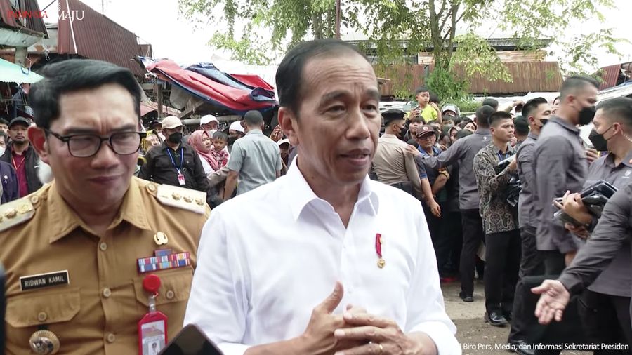 Keterangan pers Presiden Jokowi, di Pasar Pujasera, Subang, Jawa Barat (27/12/2022). (Tangkapan layar Youtube Setpres RI)