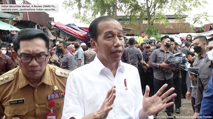 Keterangan pers Presiden Jokowi, di Pasar Pujasera, Subang, Jawa Barat (27/12/2022). (Tangkapan layar Youtube Setpres RI) Keterangan pers Presiden Jokowi, di Pasar Pujasera, Subang, Jawa Barat (27/12/2022). (Tangkapan layar Youtube Setpres RI)