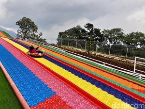 5 Objek Wisata Hits di Sumedang: Berendam Air Panas-Menara Kujang Sapasang