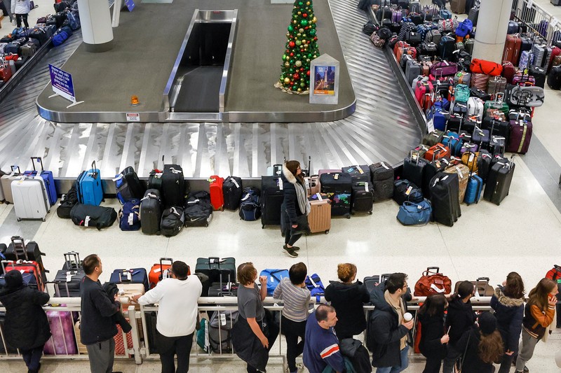 Lebih dari 3.800 penerbangan maskapai Amerika Serikat (AS) dibatalkan pada Senin (26/12/2022) waktu setempat. Industri penerbangan menjadi salah satu sektor paling terdampak badai musim dingin. (REUTERS/KAMIL KRZACZYNSKI) Lebih dari 3.800 penerbangan maskapai Amerika Serikat (AS) dibatalkan pada Senin (26/12/2022) waktu setempat. Industri penerbangan menjadi salah satu sektor paling terdampak badai musim dingin. (REUTERS/KAMIL KRZACZYNSKI)