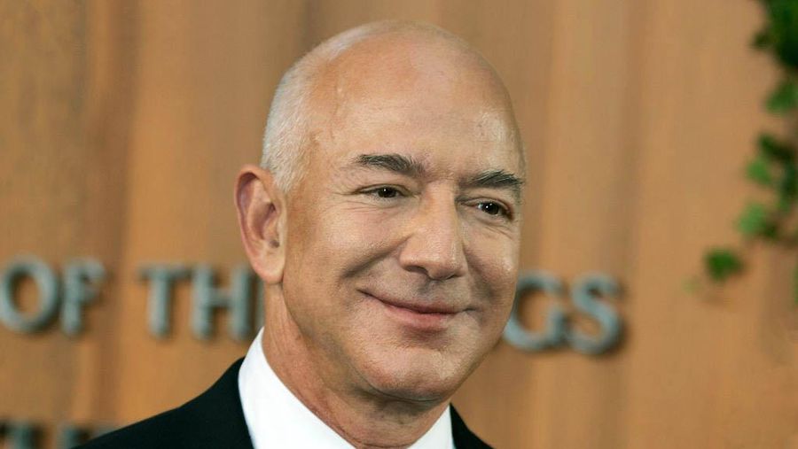 Forbes kembali merilis daftar orang terkaya dunia 2022. Berikut daftar 10 orang terkaya di dunia versi Forbes.