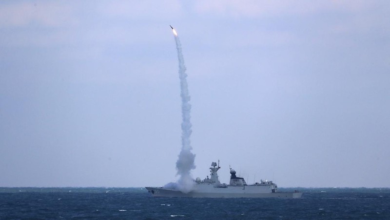 Dalam foto yang dirilis oleh Kantor Berita Xinhua ini, kapal perang China dan Rusia ikut serta dalam latihan angkatan laut bersama di Laut China Timur Selasa, 27 Desember 2022. Angkatan laut China dan Rusia mengakhiri latihan angkatan laut bersama selama tujuh hari pada 27 Desember. karena mereka berdua menghadapi ketegangan dengan Amerika Serikat. (Xu Wei/Xinhua via AP)