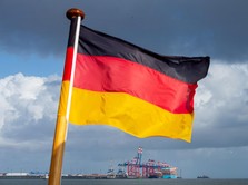 Wanita Berlin Jerman Diizinkan Telanjang Dada di Kolam Renang