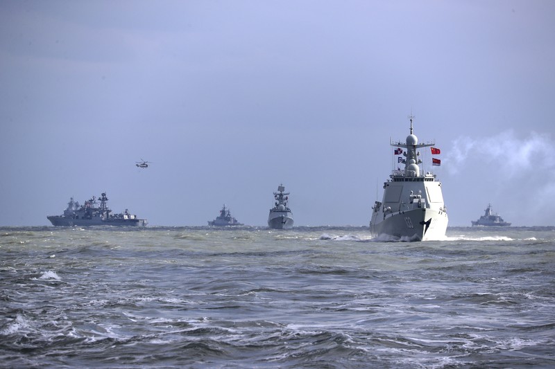 Kapal perang China dan Rusia ikut serta dalam latihan angkatan laut bersama di Laut China Timur Selasa, 27 Desember 2022. Dalam foto yang dirilis oleh Kantor Berita Xinhua ini, kapal perang China dan Rusia ikut serta dalam latihan angkatan laut bersama di Laut China Timur Selasa, 27 Desember 2022. Angkatan laut China dan Rusia mengakhiri latihan angkatan laut bersama selama tujuh hari pada 27 Desember. karena mereka berdua menghadapi ketegangan dengan Amerika Serikat. (Xu Wei/Xinhua via AP)