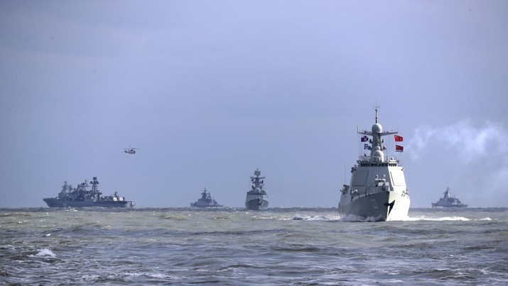 Panas! Kapal Perang AS-China 'Cekcok' di Dekat RI