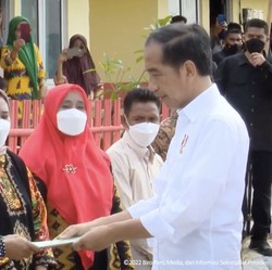 Jokowi Resmikan Hunian Tetap Korban Siklon Seroja Rp57,3 M