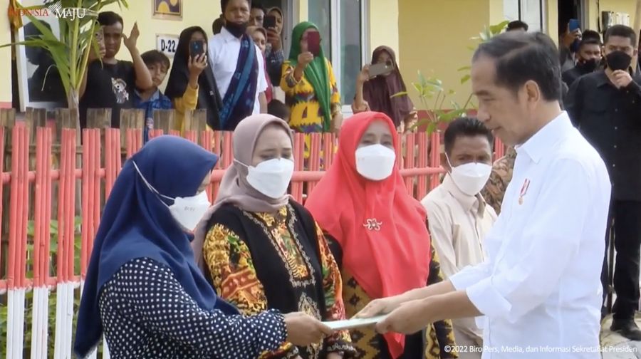 Keterangan Pers Presiden Jokowi usai Resmikan Hunian Tetap di Kabupaten Bima, Kamis (29/12). (Tangkapan layar Youtube Setpres RI)