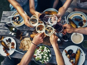 5 Kebiasaan Setelah Makan yang Bisa Mengganggu Kesehatan, Sebaiknya Dihindari