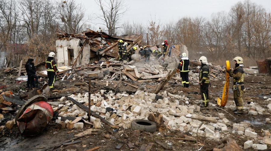 Sistem pertahanan udara Ukraina mencegat roket yang diluncurkan oleh pasukan Rusia di Kyiv, Ukraina pada 29 Desember 2022. (Mustafa Ciftci/Anadolu Agency via Getty Images)