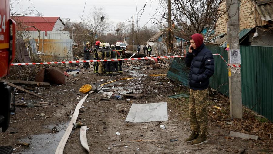 Sistem pertahanan udara Ukraina mencegat roket yang diluncurkan oleh pasukan Rusia di Kyiv, Ukraina pada 29 Desember 2022. (Mustafa Ciftci/Anadolu Agency via Getty Images)