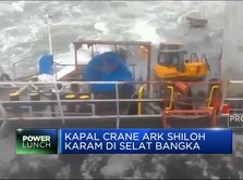 Video: Dihempas Badai, Kapal Batu Bara Karam di Selat Bangka