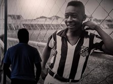 Mengenang Pele: Raja Sepak Bola yang Membumi & Penuh Cinta