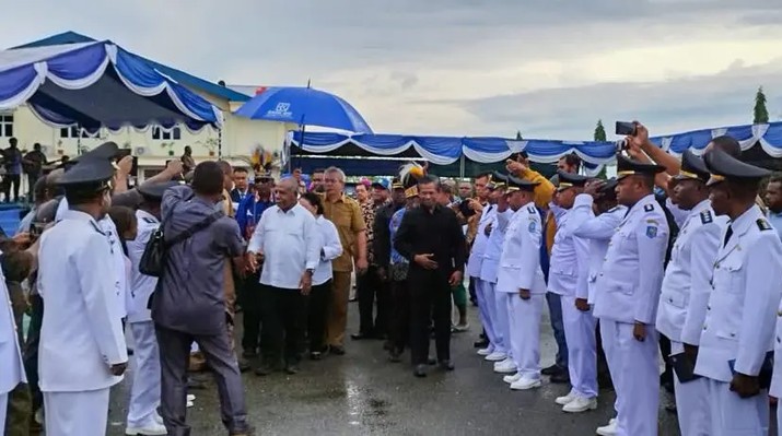 Bupati Jayapura Mathius Awoitauw Bupati Jayapura Mathius Awoitauw
