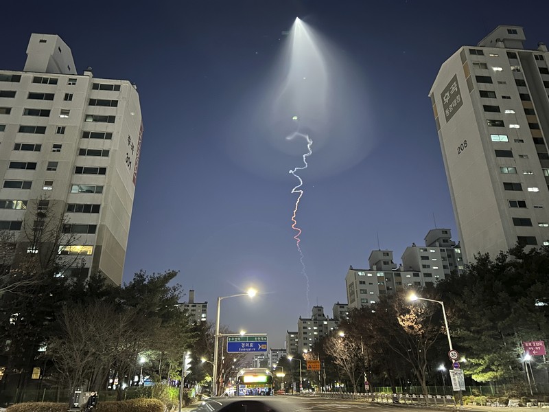 Korea Utara (Korut) terdeteksi meluncurkan tiga rudal balistik pada Sabtu (31/12) pagi waktu setempat, atau pada akhir tahun 2022. (AFP via Getty Images/JUNG YEON-JE) Korea Utara (Korut) terdeteksi meluncurkan tiga rudal balistik pada Sabtu (31/12) pagi waktu setempat, atau pada akhir tahun 2022. (AFP via Getty Images/JUNG YEON-JE)