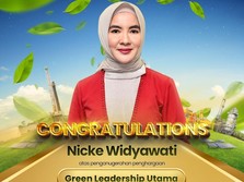 Nicke Widyawati Raih Penghargaan CEO Green Leadership Utama