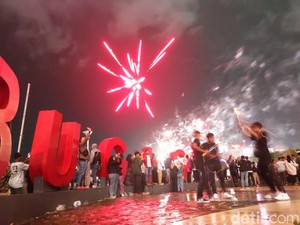 Rekayasa Lalu Lintas-Lokasi Parkir di Kawasan Pantai Losari Makassar Saat Malam Tahun Baru
