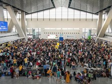 Bandara Tetangga RI Lumpuh, Penyebabnya 'Misterius'