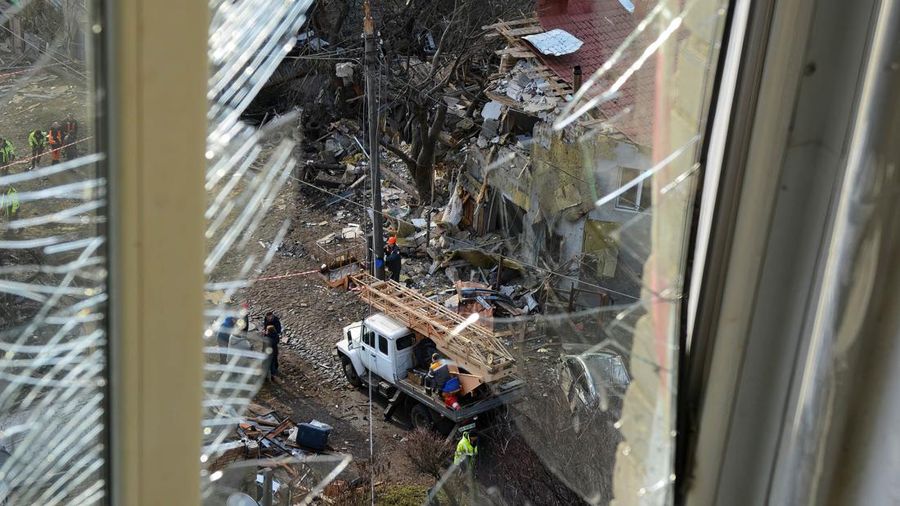 KYIV, UKRAINE - 2023/01/01: View of a destroyed residential building after a missile attack by Russia in Kyiv. Rocket attacks by Russia on December 31, 2022 in Kyiv, Ukraine. In many districts of Kyiv, a number of buildings were seriously damaged, 2 people died, and about 50 were injured. (Photo by Aleksandr Gusev/SOPA Images/LightRocket via Getty Images)