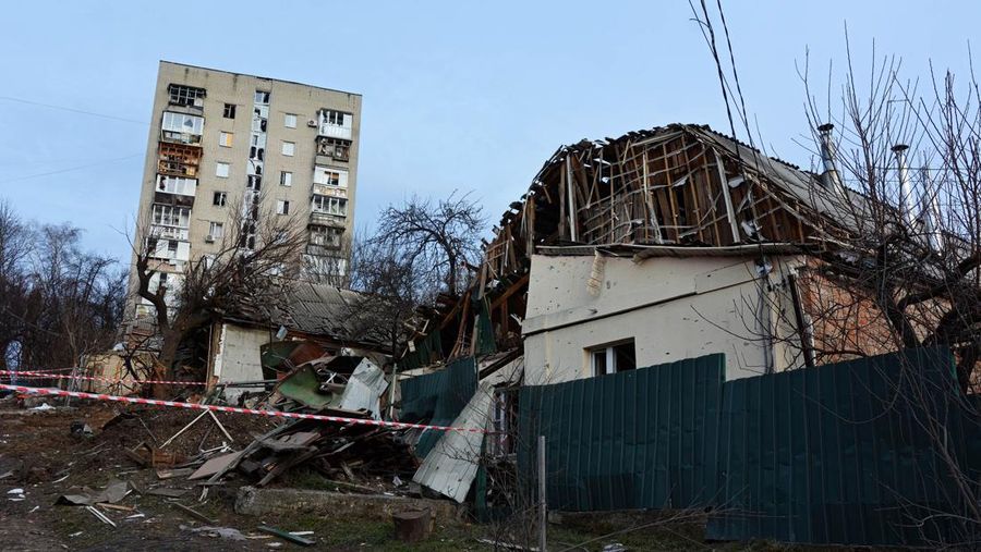 KYIV, UKRAINE - 2023/01/01: View of a destroyed residential building after a missile attack by Russia in Kyiv. Rocket attacks by Russia on December 31, 2022 in Kyiv, Ukraine. In many districts of Kyiv, a number of buildings were seriously damaged, 2 people died, and about 50 were injured. (Photo by Aleksandr Gusev/SOPA Images/LightRocket via Getty Images)