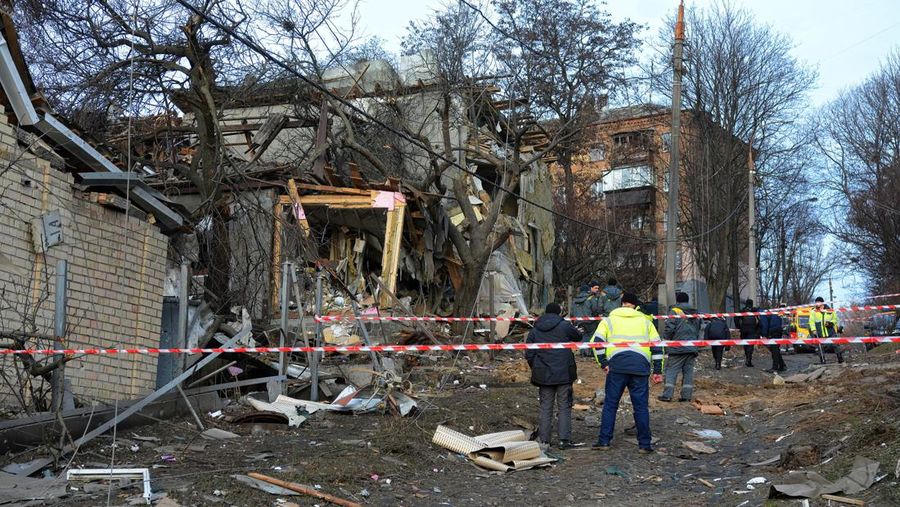 KYIV, UKRAINE - 2023/01/01: View of a destroyed residential building after a missile attack by Russia in Kyiv. Rocket attacks by Russia on December 31, 2022 in Kyiv, Ukraine. In many districts of Kyiv, a number of buildings were seriously damaged, 2 people died, and about 50 were injured. (Photo by Aleksandr Gusev/SOPA Images/LightRocket via Getty Images)
