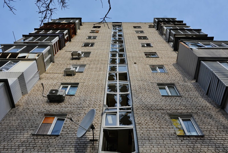 KYIV, UKRAINE - 2023/01/01: View of a destroyed residential building after a missile attack by Russia in Kyiv. Rocket attacks by Russia on December 31, 2022 in Kyiv, Ukraine. In many districts of Kyiv, a number of buildings were seriously damaged, 2 people died, and about 50 were injured. (Photo by Aleksandr Gusev/SOPA Images/LightRocket via Getty Images)