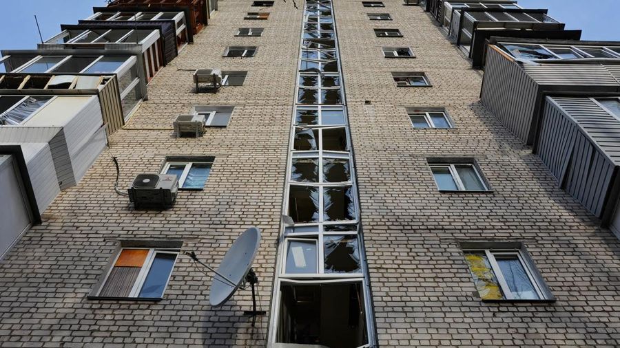 KYIV, UKRAINE - 2023/01/01: View of a destroyed residential building after a missile attack by Russia in Kyiv. Rocket attacks by Russia on December 31, 2022 in Kyiv, Ukraine. In many districts of Kyiv, a number of buildings were seriously damaged, 2 people died, and about 50 were injured. (Photo by Aleksandr Gusev/SOPA Images/LightRocket via Getty Images)