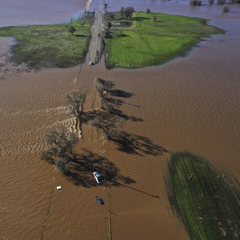 Potret Malapetaka di AS: Banjir, Badai Salju, hingga Longsor
