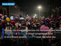 Covid-19 Minggir Dulu, Ribuan Warga Wuhan Rayakan Tahun Baru