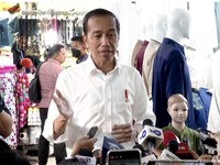 Jokowi Happy Pedagang Tanah Abang Jualan di Pasar Lain