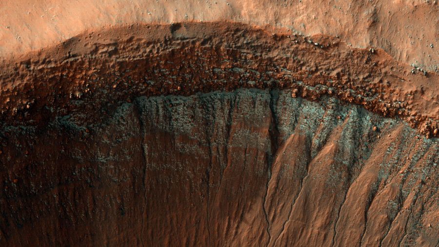 Penampakan musim salju di Mars