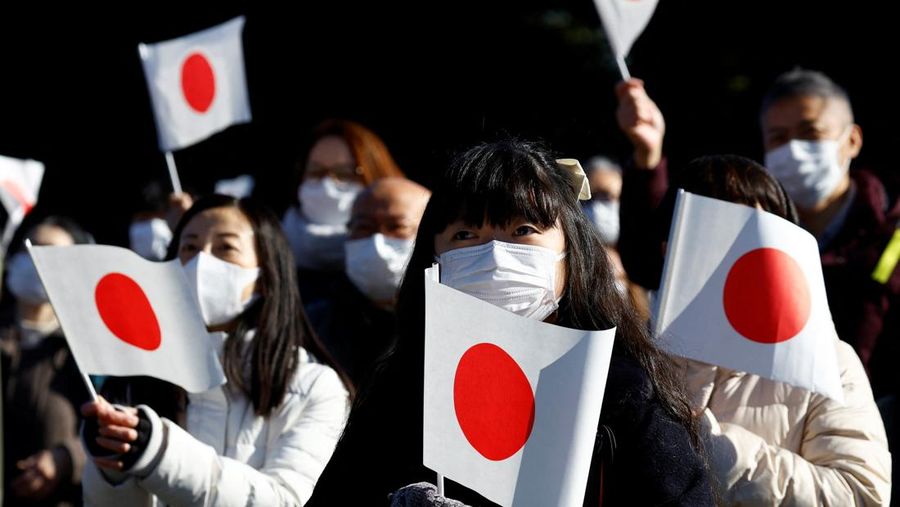 Well-wishers wave Japanese national flags during the appearance of Emperor Naruhito and his royal family members for New Year celebrations at the Imperial Palace in Tokyo, Japan, January 2, 2023. REUTERS/Kim Kyung-Hoon/Pool