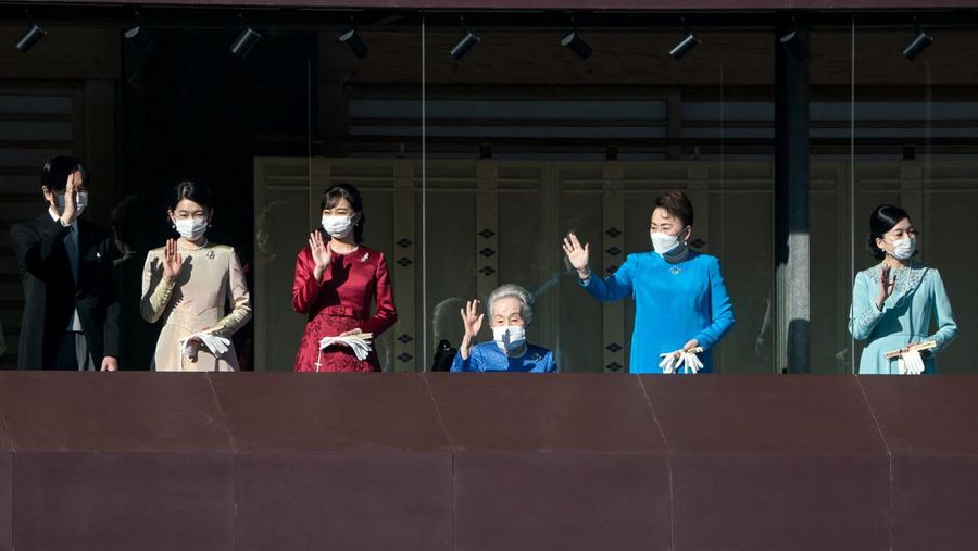 TOKYO, JAPAN - JANUARY 02: Crown Prince Fumihito of Akishino, Crown Princess Kiko of Akishino, Princess Kako of Akishino, Princess Yuriko of Mikasa, Princess Nobuko of Mikasa and Princess Akiko of Mikasa wave during the New Year's appearance by the Japanese royal family at the Imperial Palace on January 2, 2023 in Tokyo, Japan. The event was held for the first time in three years, following a hiatus due to the coronavirus pandemic. Tomohiro Ohsumi/Pool via REUTERS
