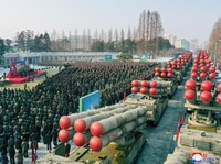 Kim Jong Un Pamerkan Rudal Balistik Pembawa Nuklir