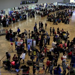 Bandara Tetangga RI Lumpuh, Ratusan Penerbangan Terdampak