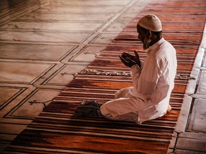 Bacaan Doa setelah Sholat 5 Waktu Lengkap Arab dan Latin