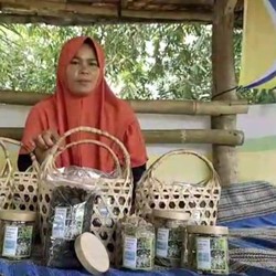 Berkat BRI, Wanita Ini Sukses Bangun Usaha Kerupuk Daun Bambu