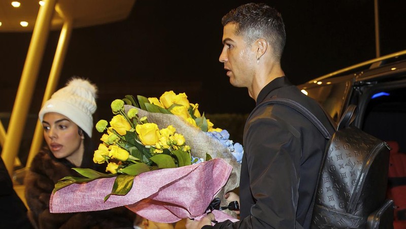 Legenda sepak bola Portugal Cristiano Ronaldo tiba di Riyadh untuk menandatangani kontrak dengan klub sepak bola Al Nassr pada 03 Januari 2023 di Arab Saudi.  (Photo by Al Nassr Football Club / handout/Anadolu Agency via Getty Images)
