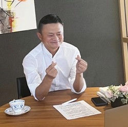 Jack Ma Akhirnya Muncul, Pakai Kemeja Putih Tersenyum Bahagia
