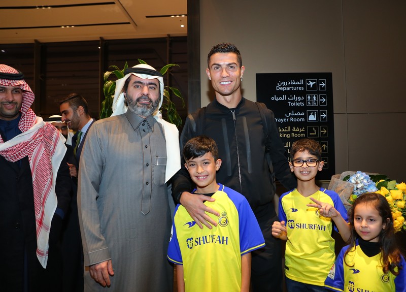 Legenda sepak bola Portugal Cristiano Ronaldo tiba di Riyadh untuk menandatangani kontrak dengan klub sepak bola Al Nassr pada 03 Januari 2023 di Arab Saudi. Legenda sepak bola Portugal Cristiano Ronaldo tiba di Riyadh untuk menandatangani kontrak dengan klub sepak bola Al Nassr pada 03 Januari 2023 di Arab Saudi. (Photo by Al Nassr Football Club / handout/Anadolu Agency via Getty Images)