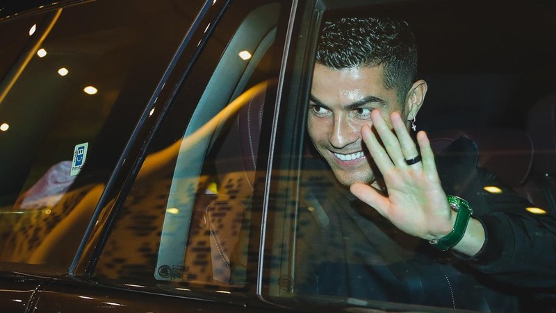 Legenda sepak bola Portugal Cristiano Ronaldo tiba di Riyadh untuk menandatangani kontrak dengan klub sepak bola Al Nassr pada 03 Januari 2023 di Arab Saudi.  (Photo by Al Nassr Football Club / handout/Anadolu Agency via Getty Images)